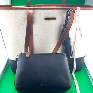 Anne Klein NWT tote and makeup case black, tan and brown beautiful for fall